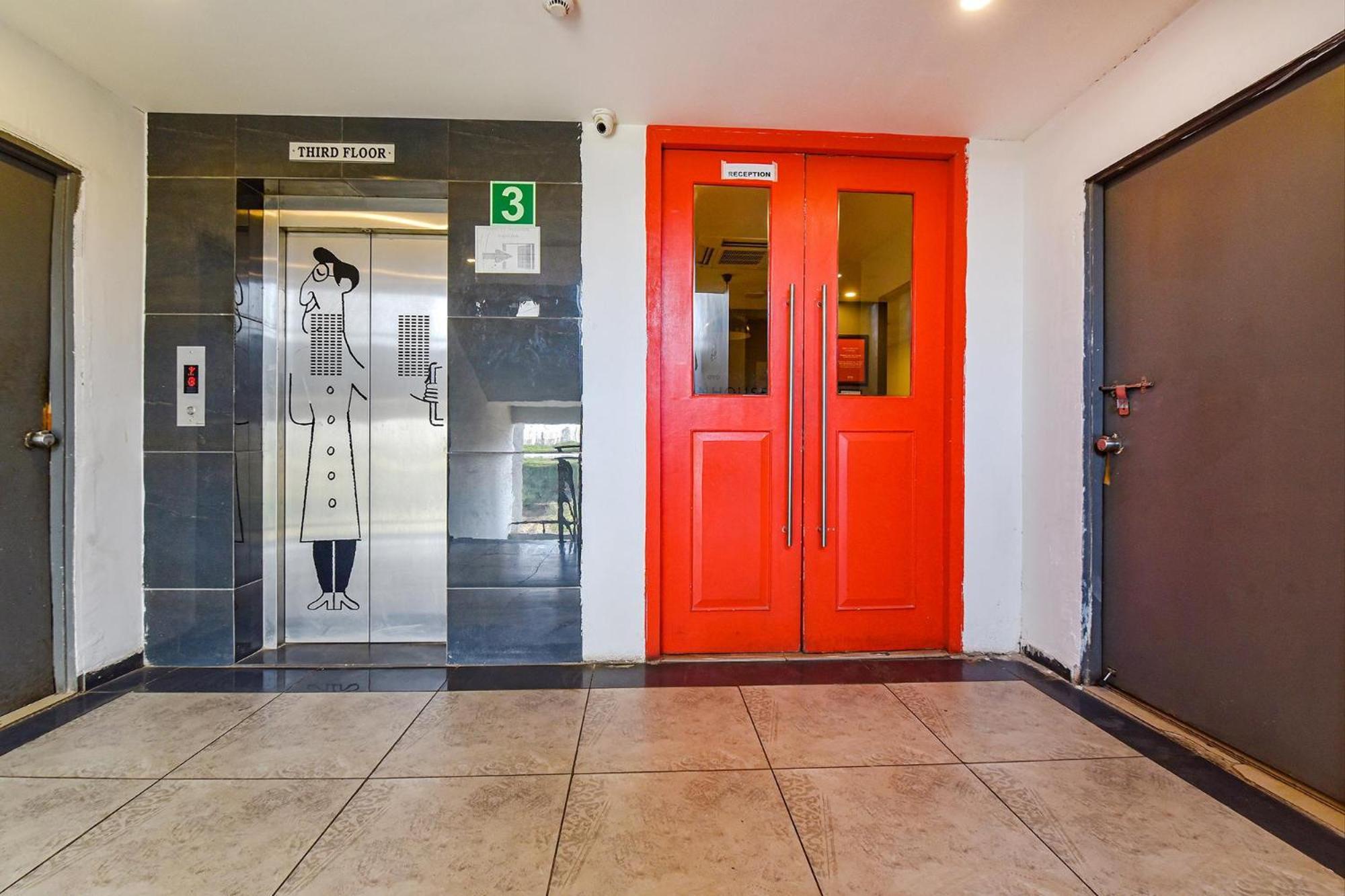 Fabhotel Ny Townhouse Ахмедабад Екстериор снимка